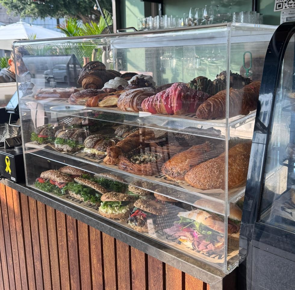 מאפים וכריכים טריים